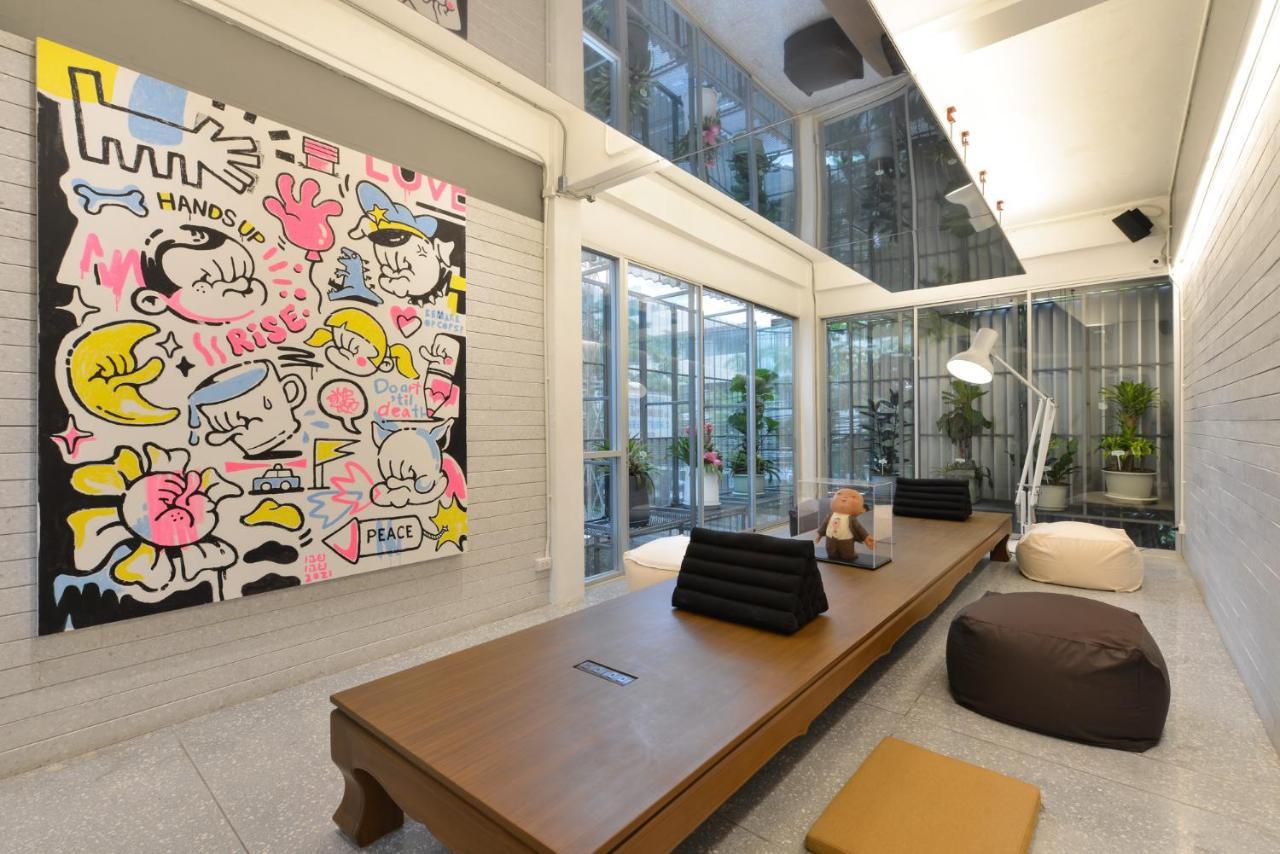 Tiang Capsule Hostel Bangkok Exterior photo