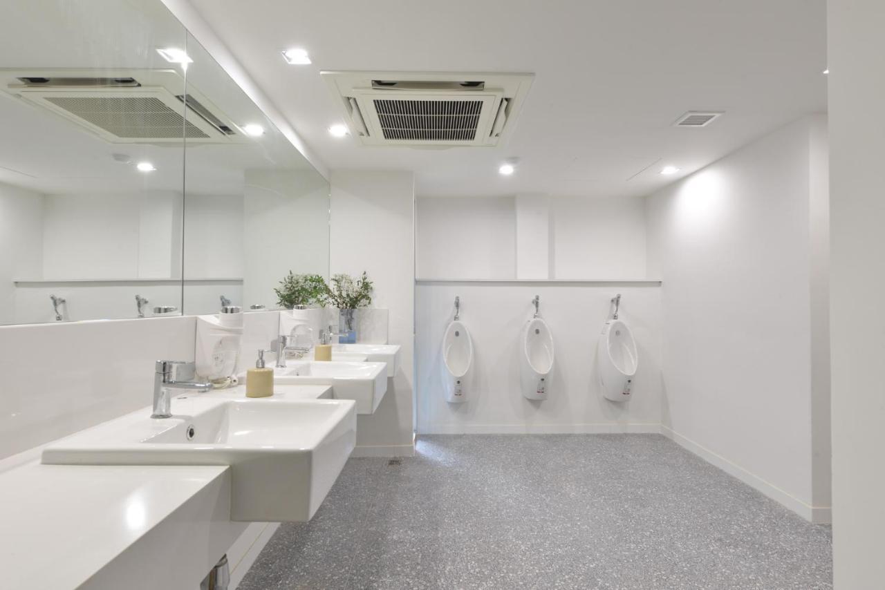 Tiang Capsule Hostel Bangkok Exterior photo