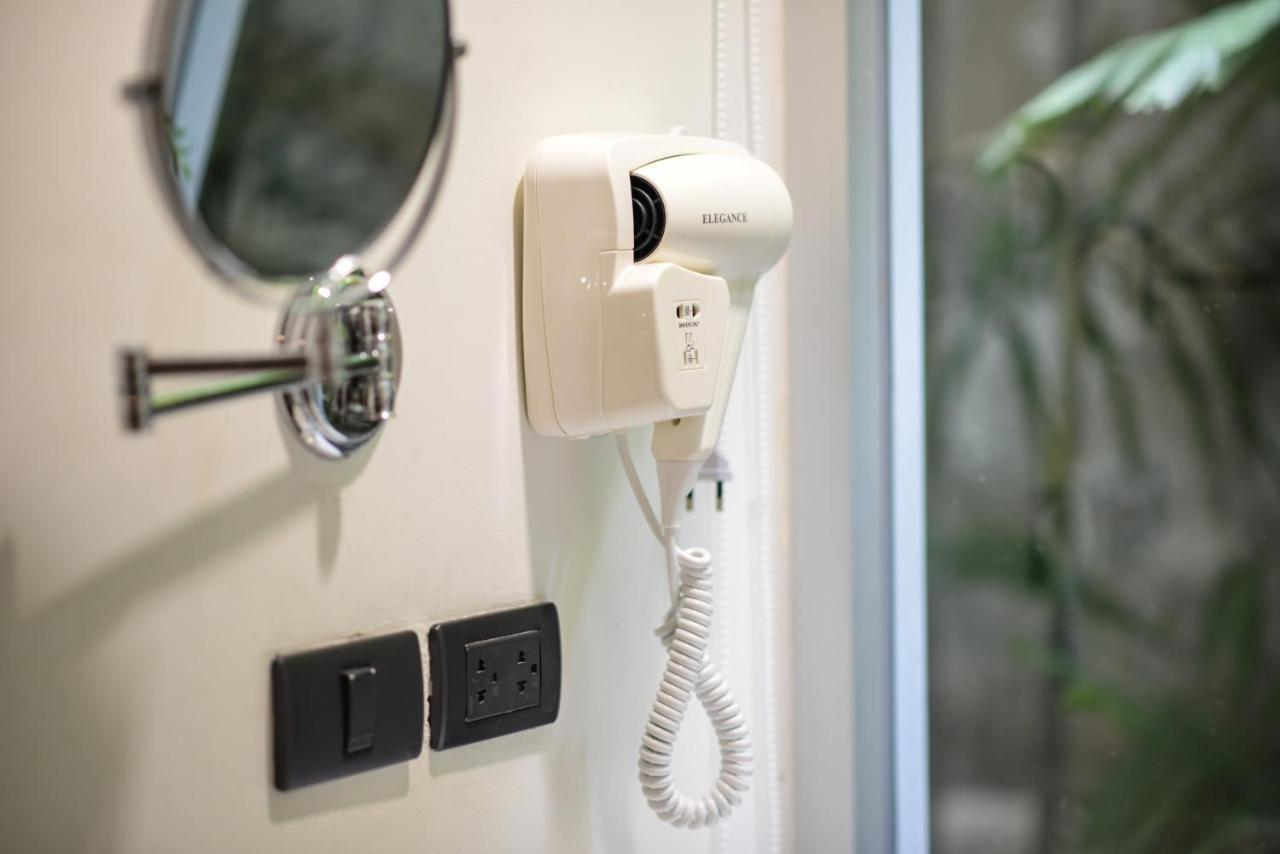 Tiang Capsule Hostel Bangkok Exterior photo