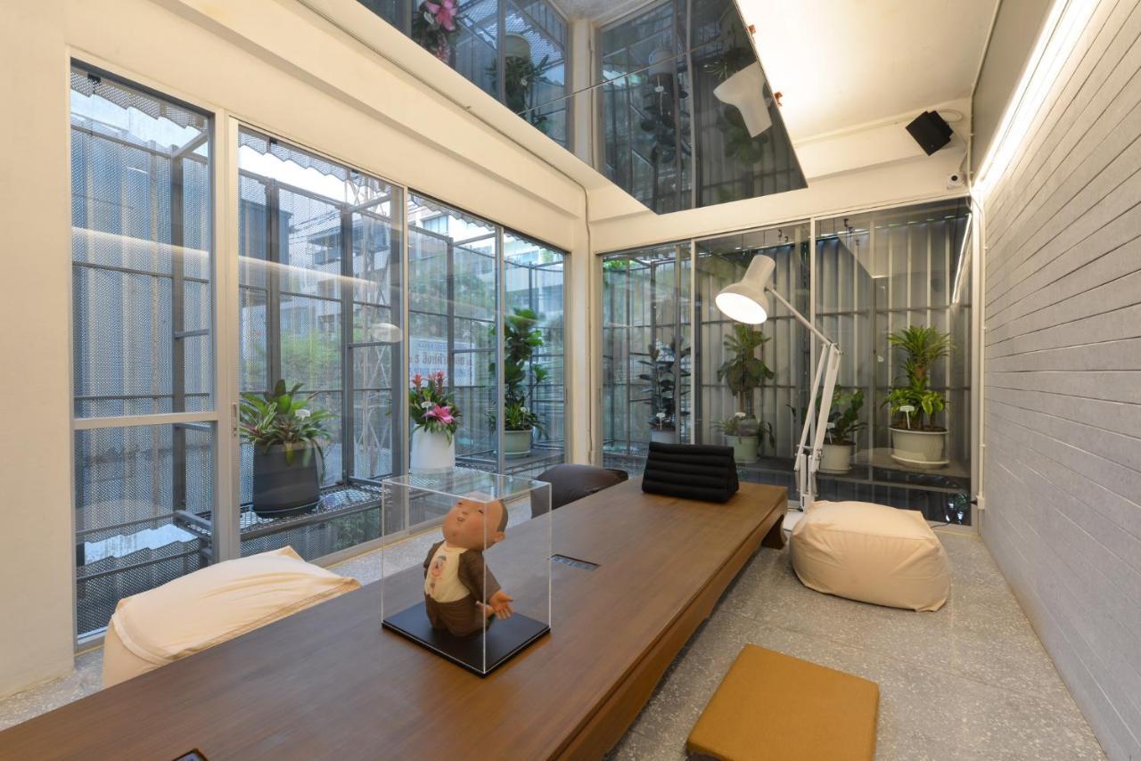 Tiang Capsule Hostel Bangkok Exterior photo