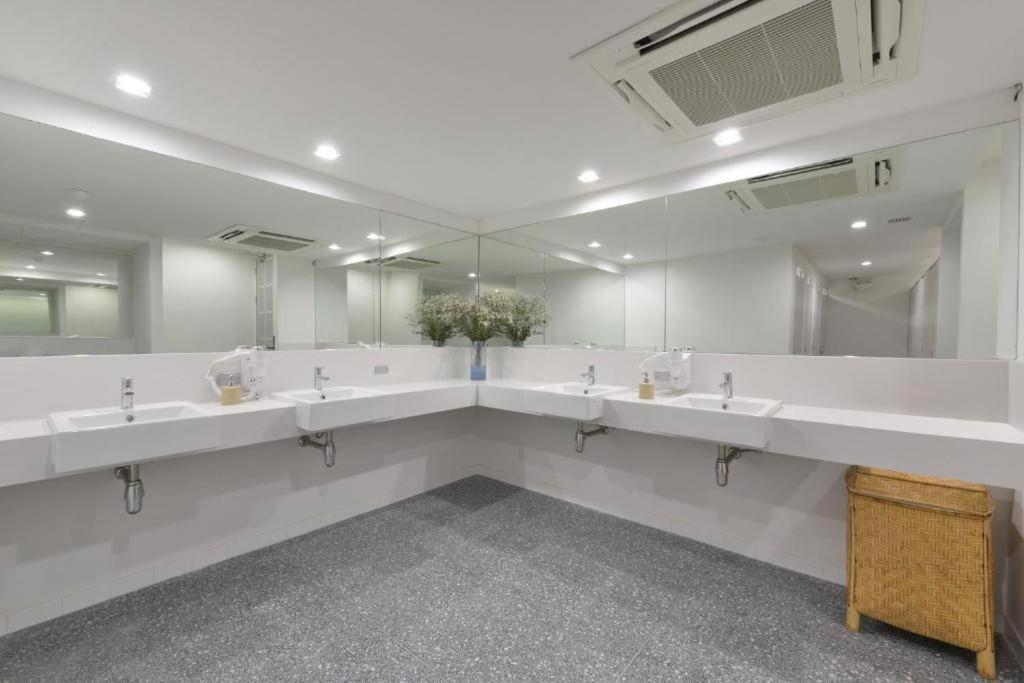 Tiang Capsule Hostel Bangkok Exterior photo